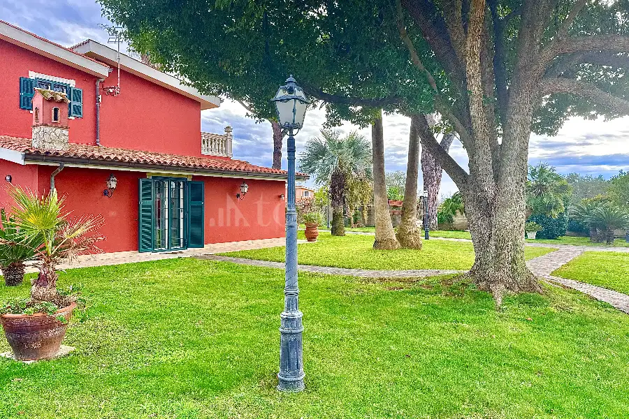 Villa in vendita di 300 mq a €445.000 (rif. 11/2025)