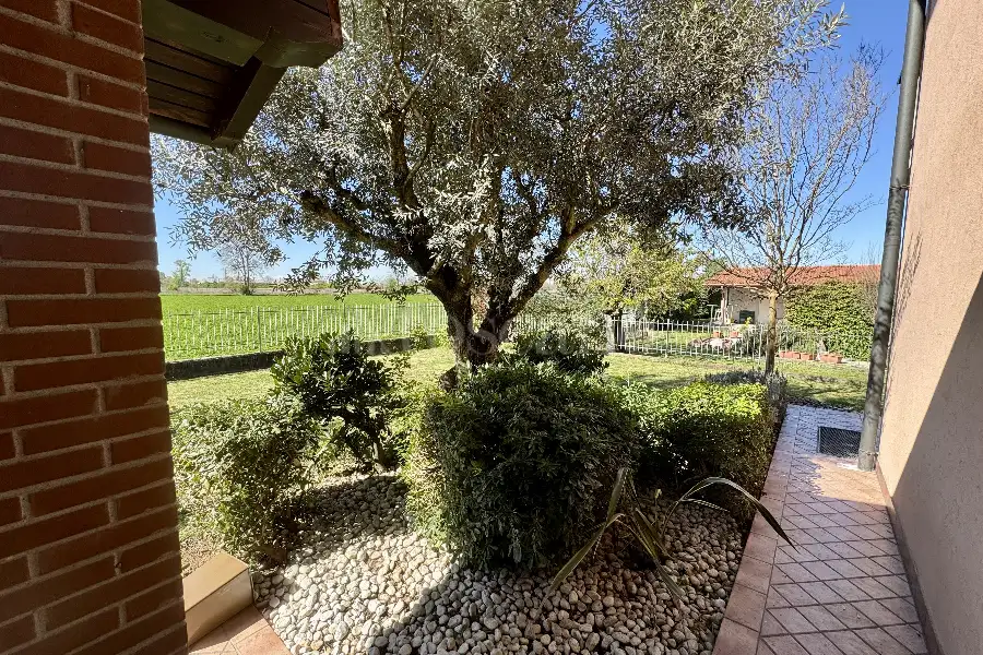 Villa Bifamiliare in vendita di 220 mq a €320.000 (rif. 15/2026)