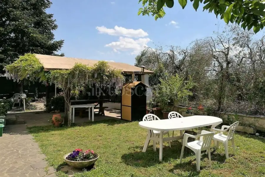 Villa Bifamiliare in vendita di 294 mq a €340.000 (rif. 6/2026)