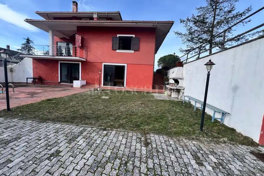 Villa in vendita di 400 mq a €399.000 (rif. 3/2024)