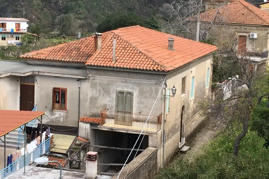 Casa Indipendente in vendita di 260 mq a €120.000 (rif. 11/2025)