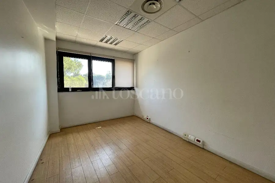 Ufficio in affitto di 497 mq a €9.800 (rif. 81/2023)