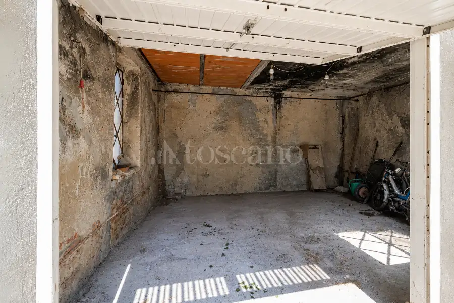 Casale in vendita di 1.000 mq a €1.150.000 (rif. 5/2026)