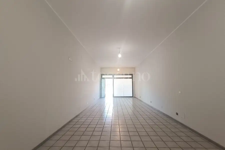 Negozio in affitto di 59 mq a €1.100 (rif. 95/2026)