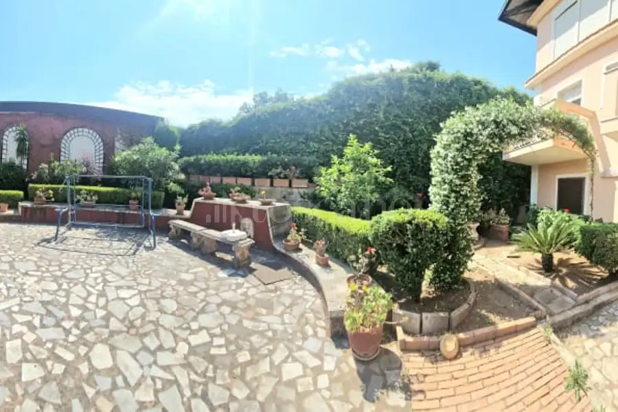 Villa in vendita di 275 mq a €275.000 (rif. 61/2026)