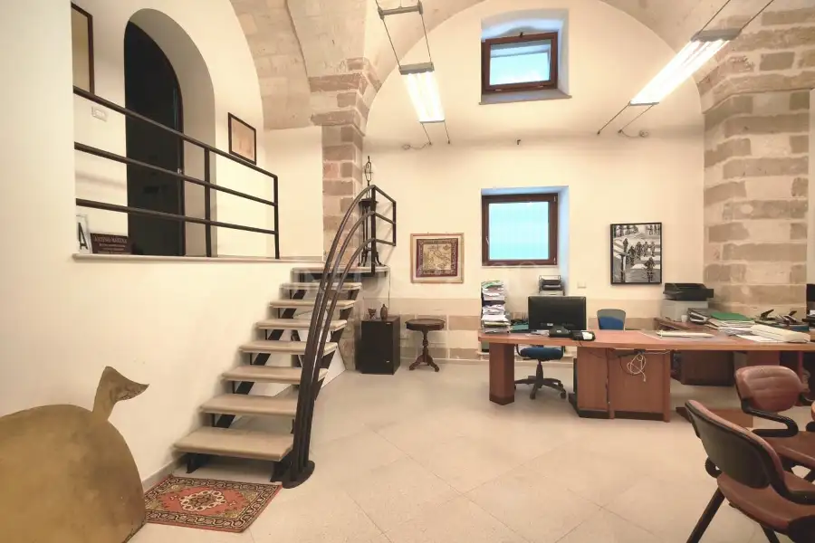 Ufficio in affitto di 140 mq a €2.000 (rif. 70/2024)