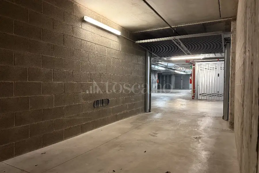 Box in affitto di 20 mq a €300 (rif. 13/2026)