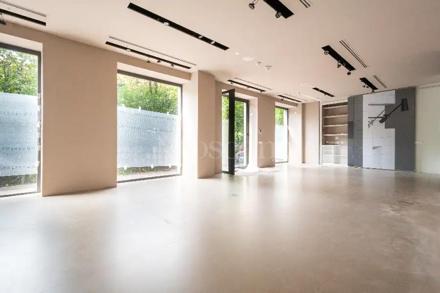 Negozio in vendita di 170 mq a €1.590.000 (rif. 98/2025)