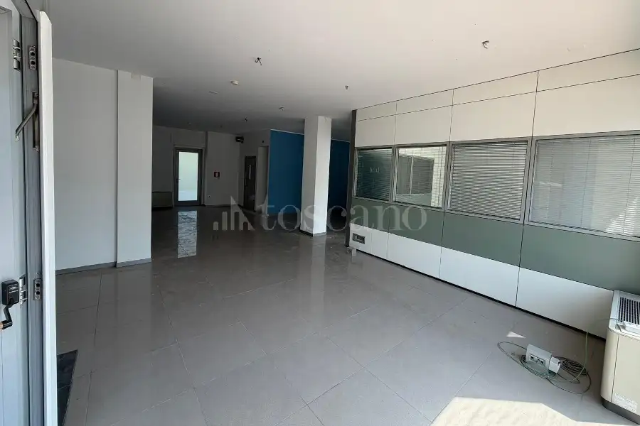 Negozio in vendita di 437 mq a €337.000 (rif. 33/2026)