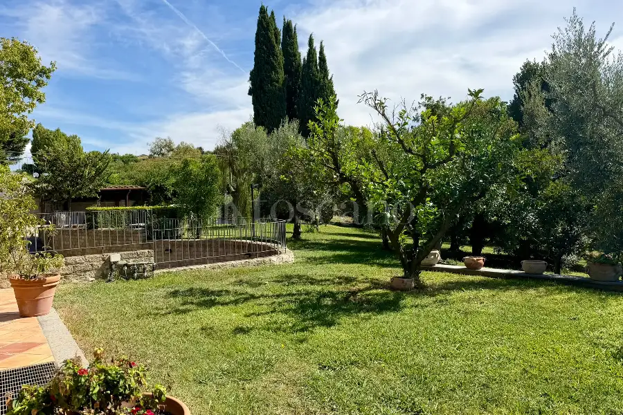 Villa Bifamiliare in vendita di 400 mq a €829.000 (rif. 33/2026)