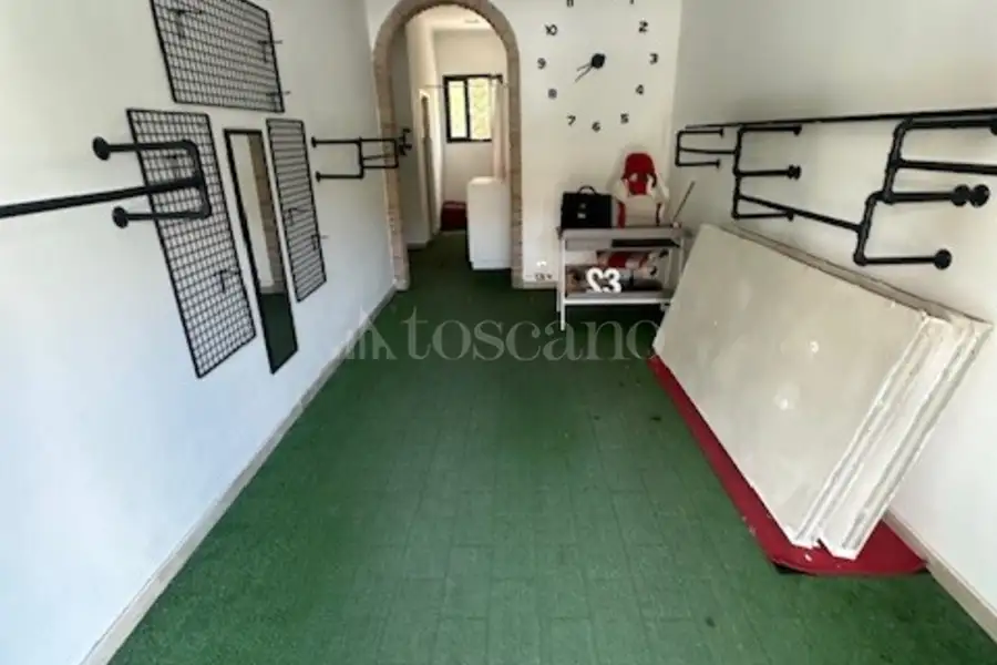 Negozio in affitto di 30 mq a €500 (rif. 31/2026)