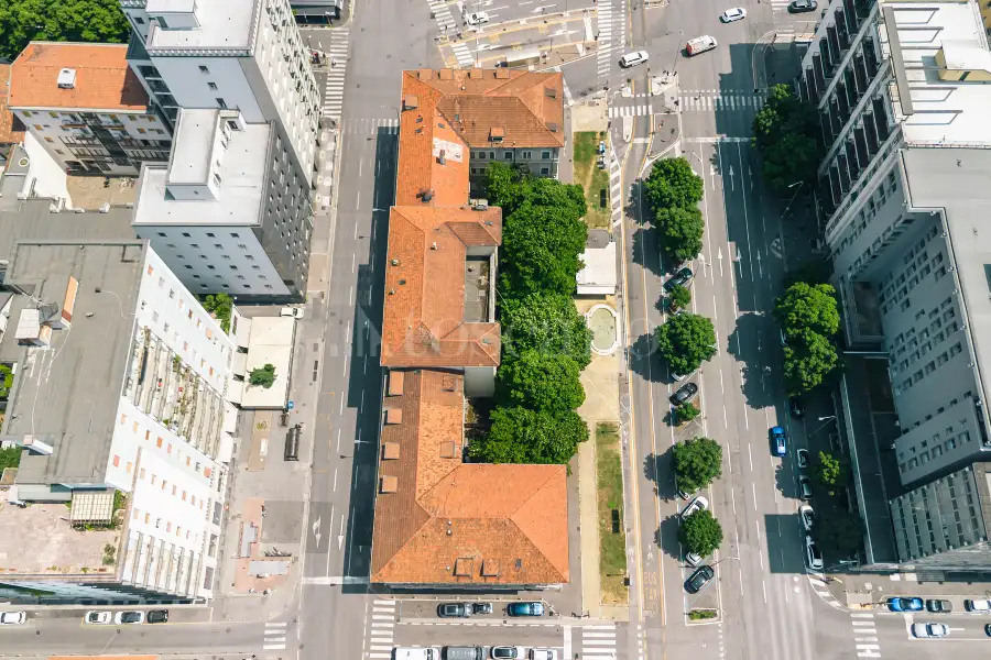 Palazzo in vendita di 7.000 mq trattativa riservata (rif. 21/2025)