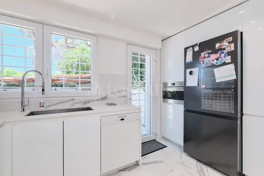 Villa Bifamiliare in vendita di 510 mq a €1.850.000 (rif. 30/2026)
