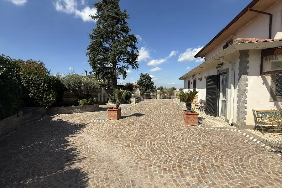 Villa Bifamiliare in vendita di 200 mq a €499.000 (rif. 10/2025)
