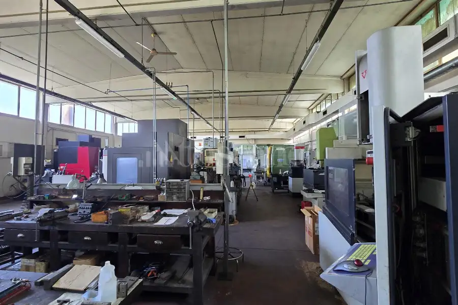 Capannone in vendita di 1000 mq a €300,000 (rif. TS0092VE)