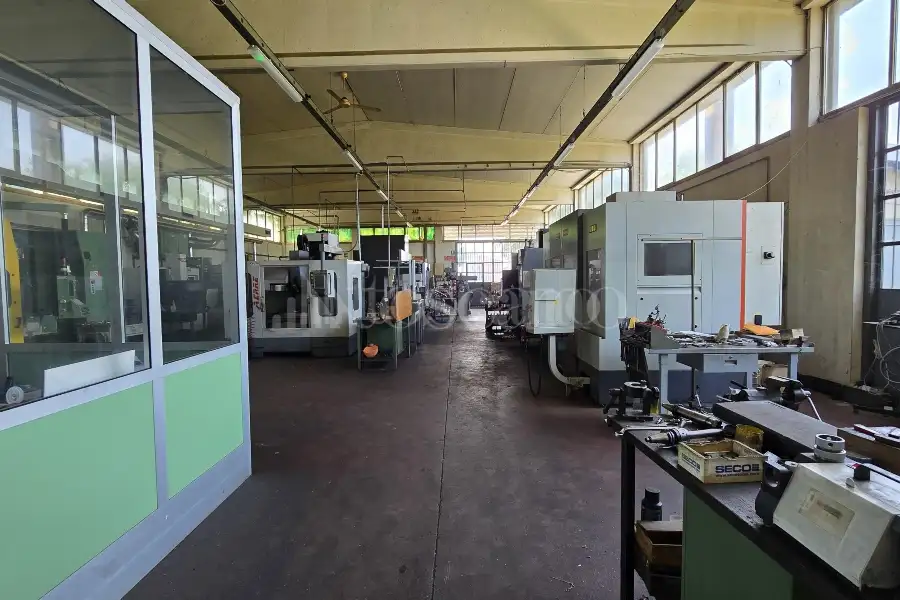 Capannone in vendita di 1000 mq a €300,000 (rif. TS0092VE)
