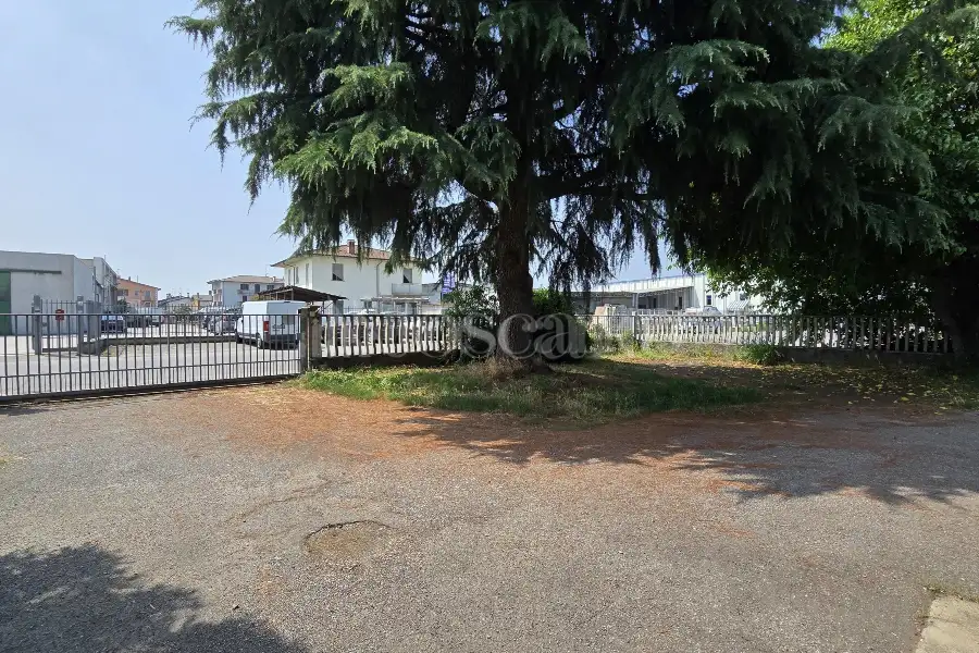Capannone in vendita di 1000 mq a €300,000 (rif. TS0092VE)