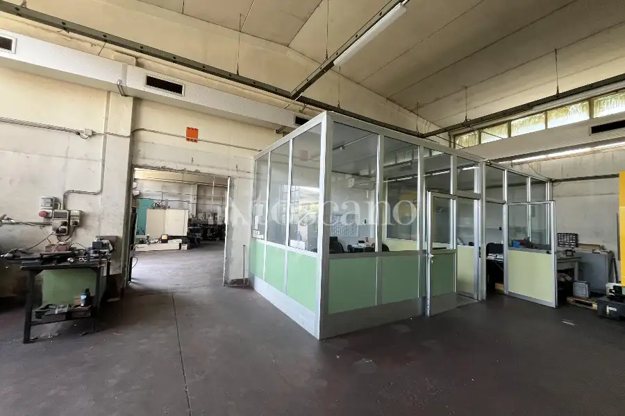Capannone in vendita di 1000 mq a €300,000 (rif. TS0092VE)