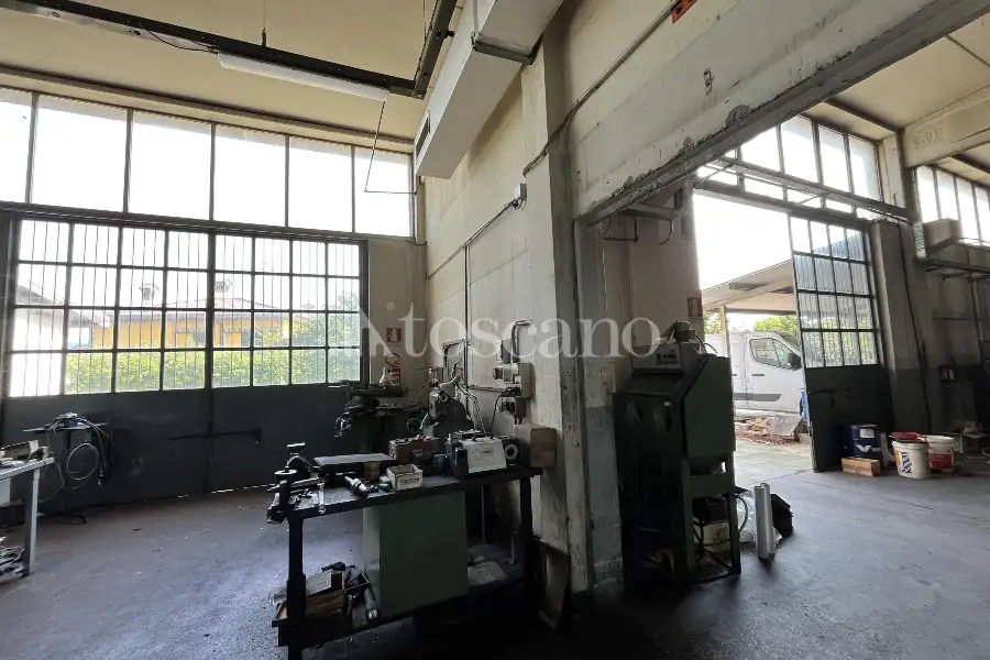 Capannone in vendita di 1000 mq a €300,000 (rif. TS0092VE)