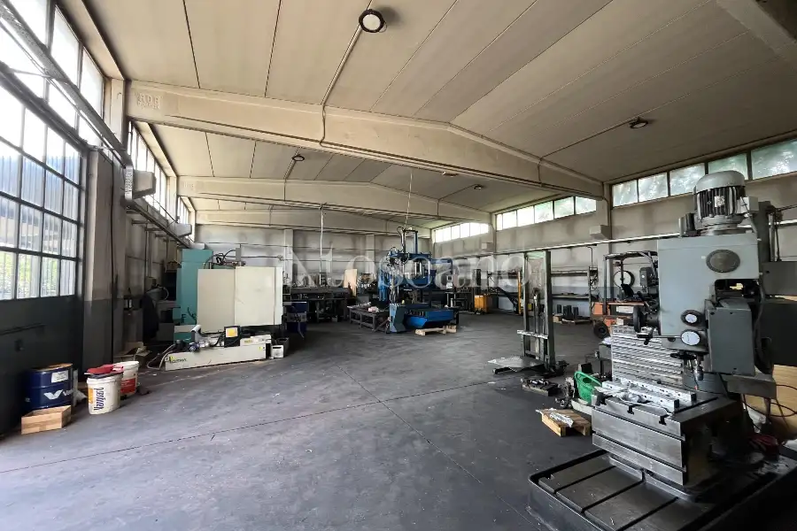 Capannone in vendita di 1000 mq a €300,000 (rif. TS0092VE)