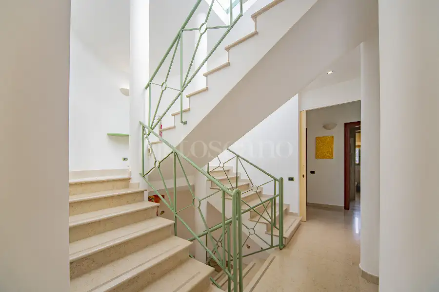 Villa in vendita di 500 mq a €990.000 (rif. 100/2025)