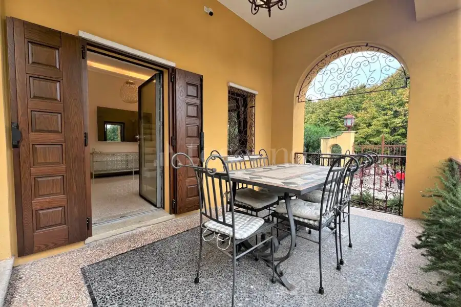 Casa in vendita di 100 mq a €1.400.000 (rif. 21/2024)