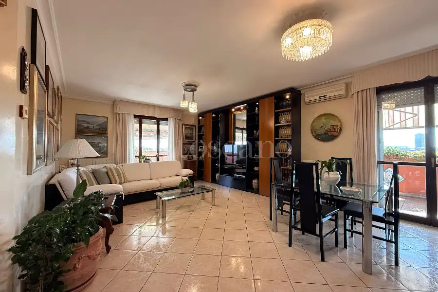 Superattico in vendita di 210 mq a €930.000 (rif. 29/2026)
