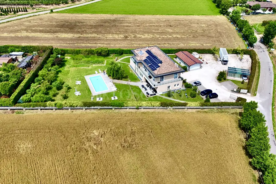 Villa in vendita di 750 mq a €1.500.000 (rif. 36/2024)