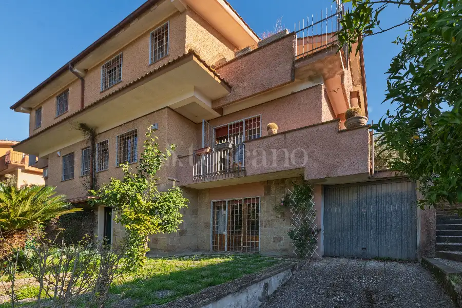 Villa Bifamiliare in vendita di 250 mq a €295.000 (rif. 24/2025)