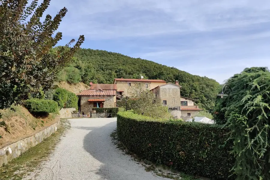 Casale in vendita di 880 mq a €1.080.000 (rif. 22/2025)