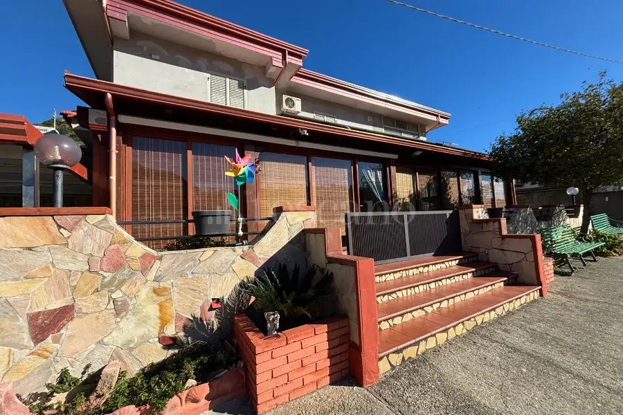 Casa Indipendente in vendita di 275 mq a €370.000 (rif. 4/2026)