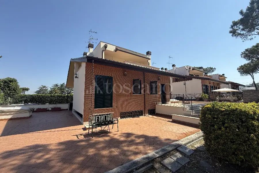 Villa Bifamiliare in affitto di 135 mq a €1.900 (rif. 9/2026)