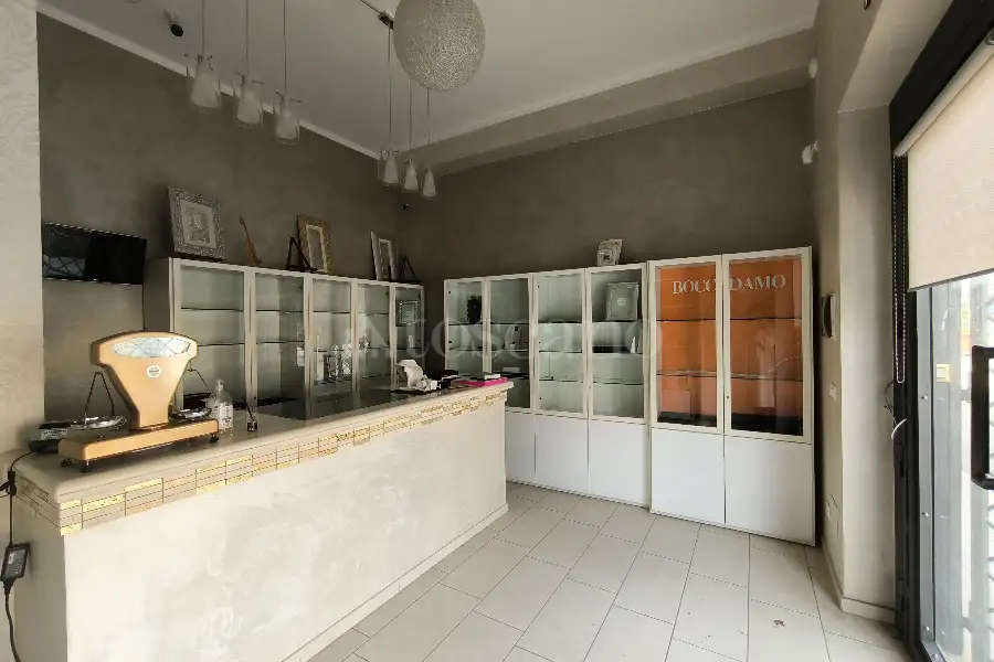 Negozio in affitto di 30 mq a €400 (rif. 30/2025)