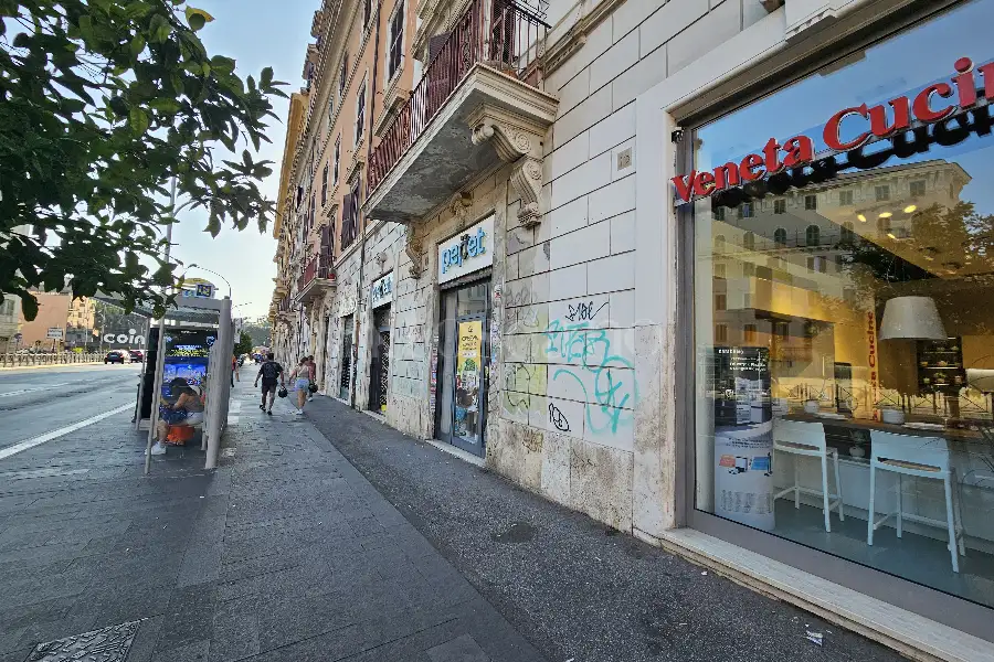 Negozio in affitto di 177 mq a €3.100 (rif. 32/2026)