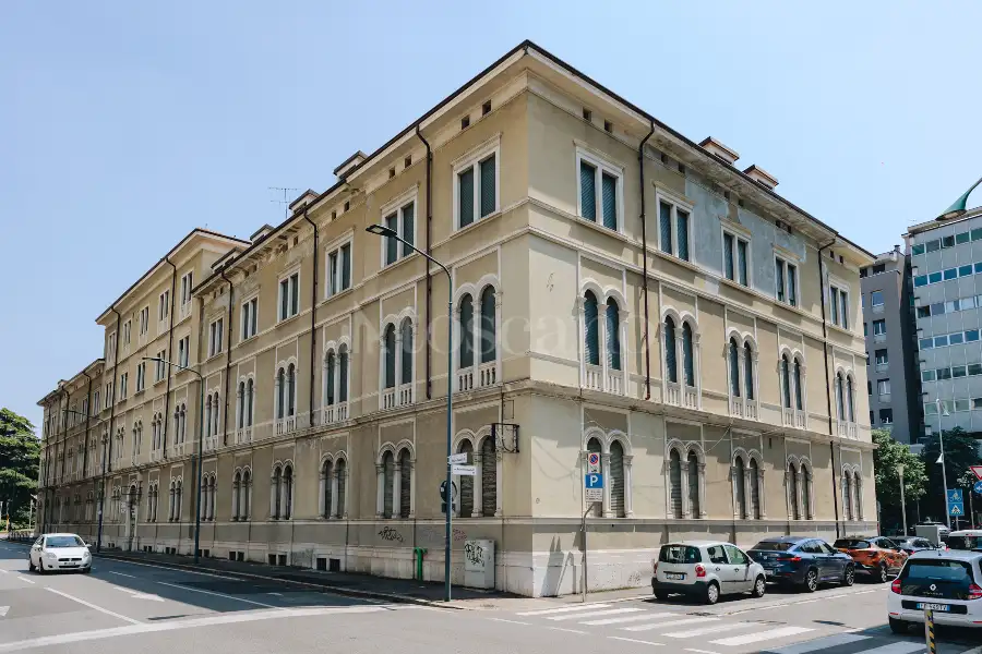 Palazzo in vendita di 7.000 mq trattativa riservata (rif. 21/2025)