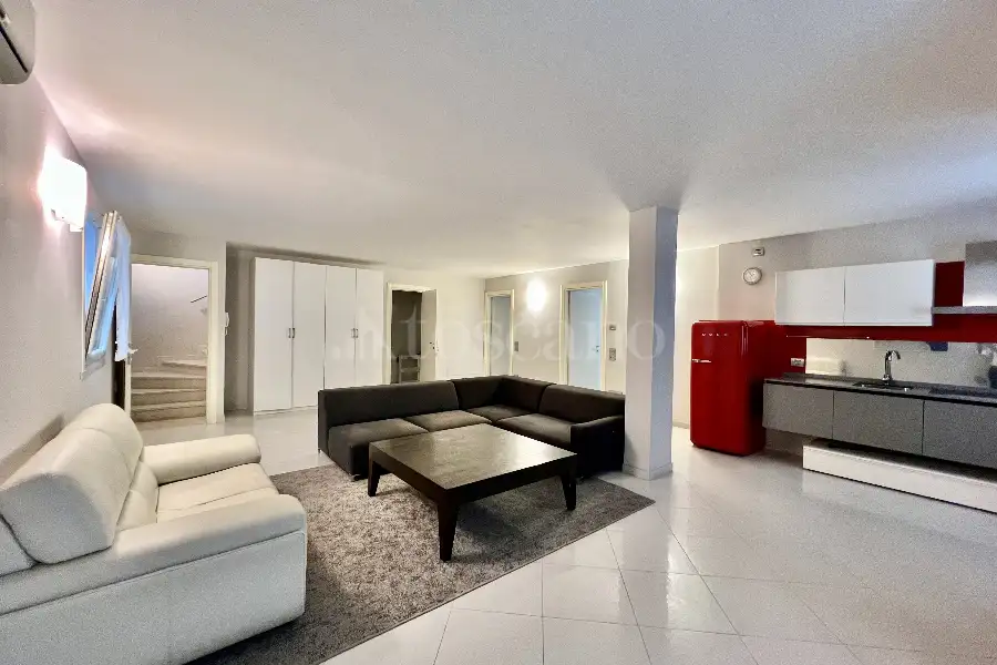 Villa in vendita di 300 mq a €950.000 (rif. 47/2025)