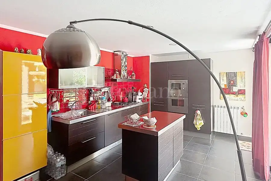 Casa Indipendente in vendita di 250 mq a €879.000 (rif. 203/2026)