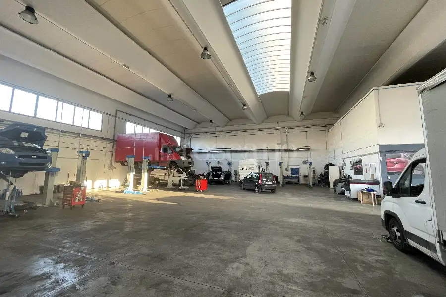 Capannone in vendita di 1.000 mq a €1.900.000 (rif. 15/2026)