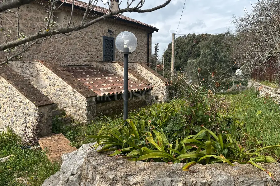 Casale in vendita di 100 mq a €230.000 (rif. 3/2026)
