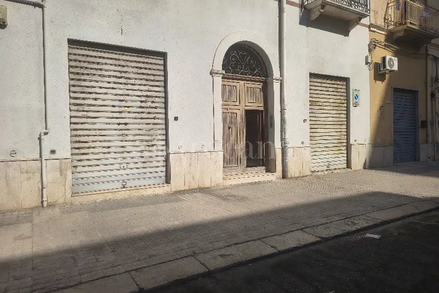 Palazzo in vendita di 585 mq a €338.000 (rif. 51/2026)