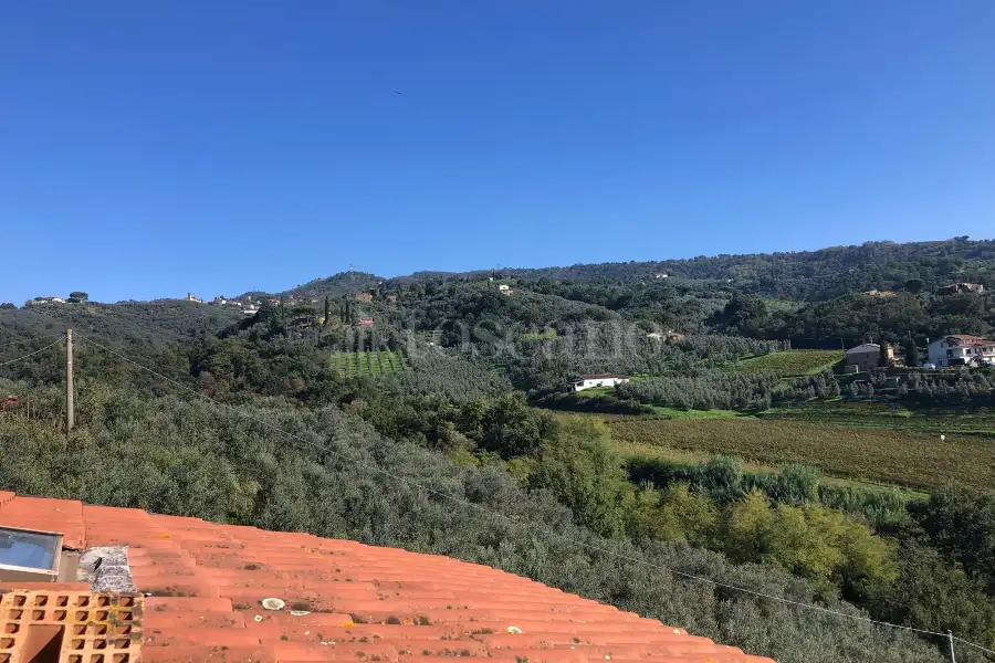 Villa in vendita di 410 mq a €398.000 (rif. 43/2024)