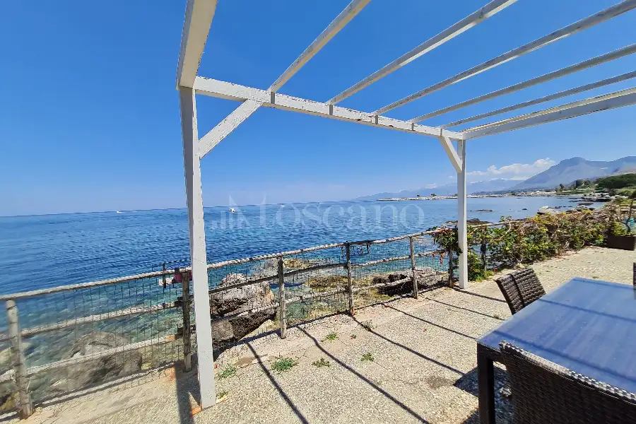 Villa Bifamiliare in vendita di 203 mq a €760.000 (rif. 51/2026)