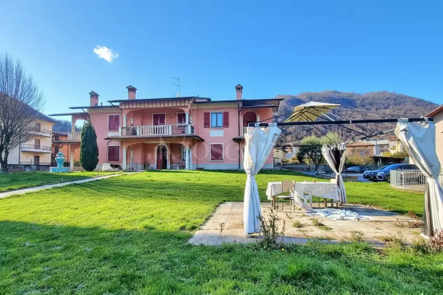 Villa in vendita di 550 mq a €970.000 (rif. 10/2026)