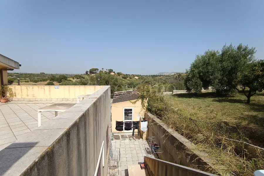 Villa Bifamiliare in vendita di 400 mq a €524.000 (rif. 108/2026)