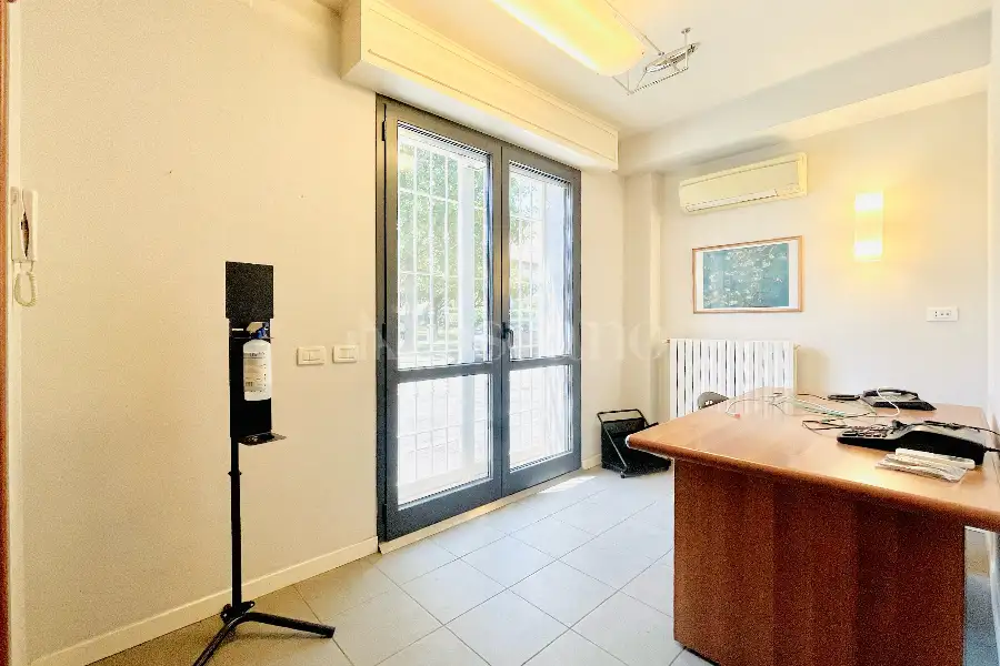 Ufficio in vendita di 300 mq a €650.000 (rif. 48/2026)