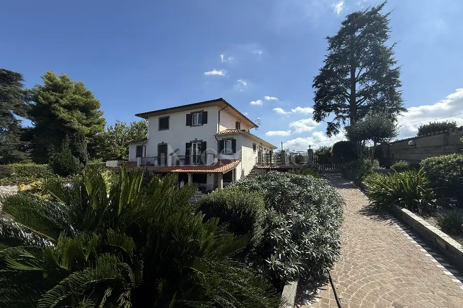 Villa Bifamiliare in vendita di 200 mq a €499.000 (rif. 10/2025)