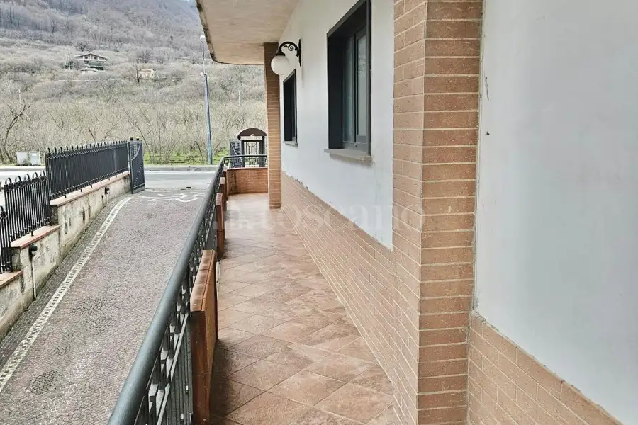 Negozio in affitto di 200 mq a €1.400 (rif. 16/2026)