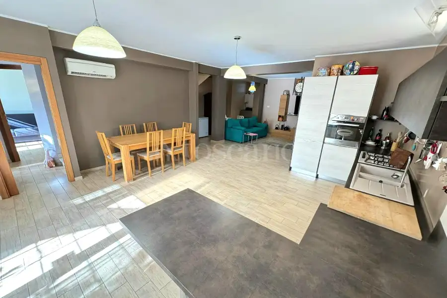 Villa Bifamiliare in vendita di 200 mq a €610.000 (rif. 4/2026)