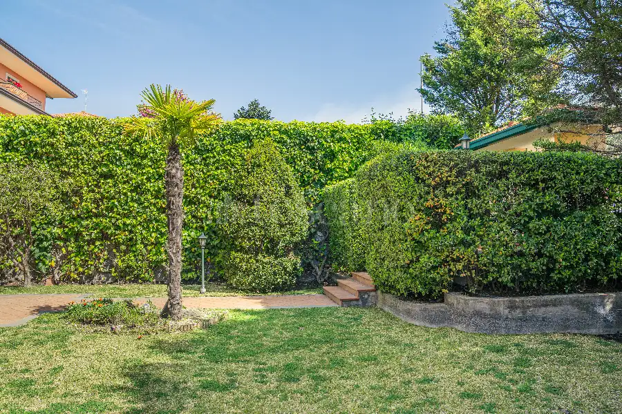 Villa in vendita di 630 mq a €785.000 (rif. 76/2026)