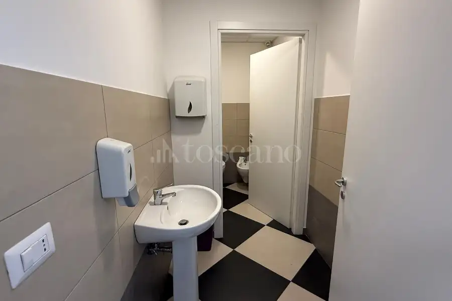 Ufficio in vendita di 300 mq a €350.000 (rif. 24/2026)